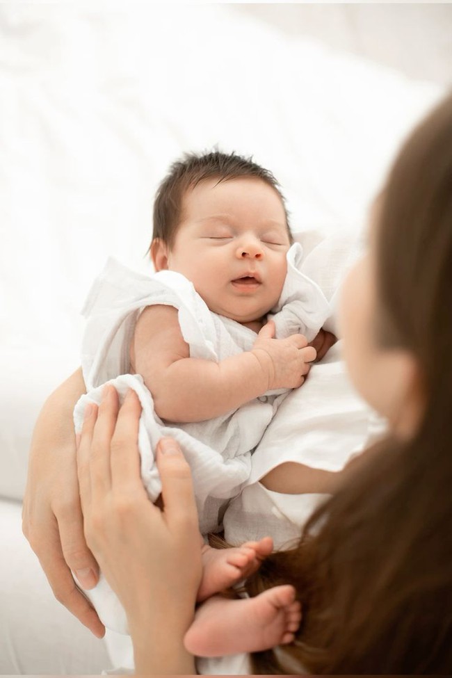 Những em bé ra đời muộn hơn ngày dự sinh có gì đặc biệt?- Ảnh 2. Những em bé ra đời muộn hơn ngày dự sinh có gì đặc biệt?- Ảnh 2.