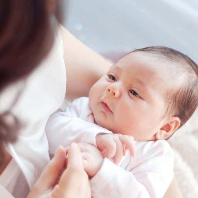 Những em bé ra đời muộn hơn ngày dự sinh có gì đặc biệt?- Ảnh 1. Những em bé ra đời muộn hơn ngày dự sinh có gì đặc biệt?- Ảnh 1.