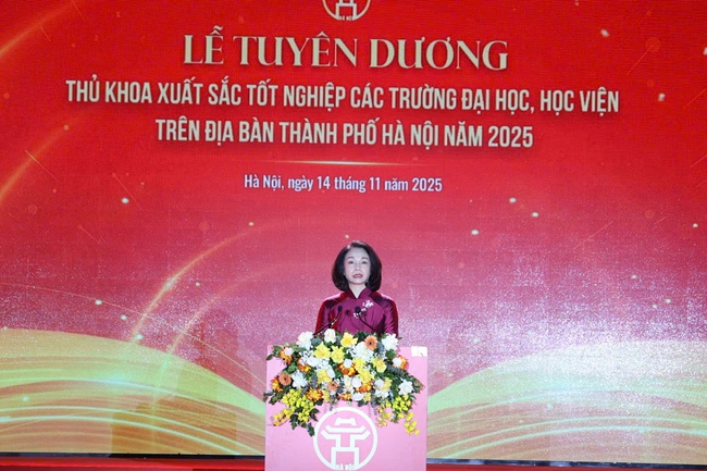 Tuyên dương Thủ khoa xuất sắc các trường đại học, học viện trên địa bàn Thủ đô Hà Nội năm 2025- Ảnh 1.