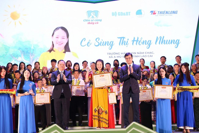 “Chia sẻ cùng thầy cô” năm 2025: Tuyên dương 80 giáo viên tiêu biểu công tác tại xã, phường, đặc khu vùng biên giới- Ảnh 1.