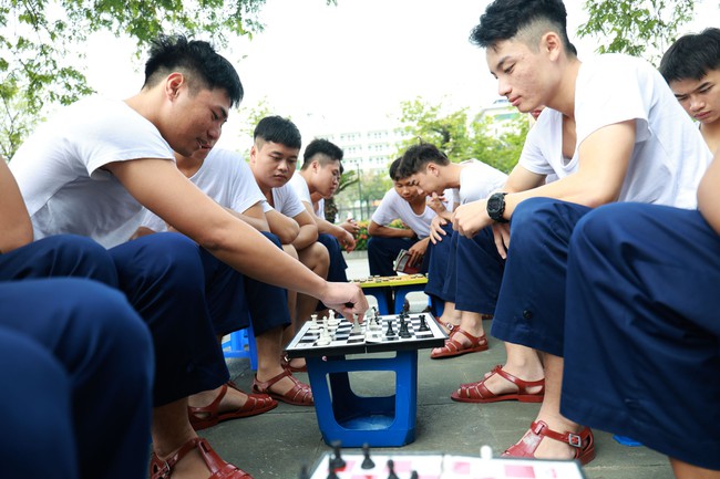 Ngày nghỉ cuối tuần - Nơi kết nối tình đồng chí của chiến sĩ Cảnh sát biển- Ảnh 3.