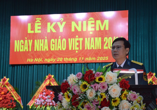 Đại tá, PGS.TS Nguyễn Phúc Hải - Giám đốc Học viện PK-KQ phát biểu tại buổi lễ