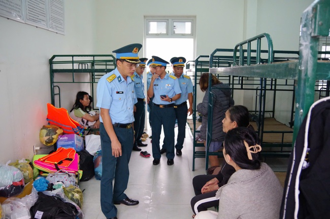 Sư đoàn 377 điểm tựa bình yên trong mưa lũ- Ảnh 1.