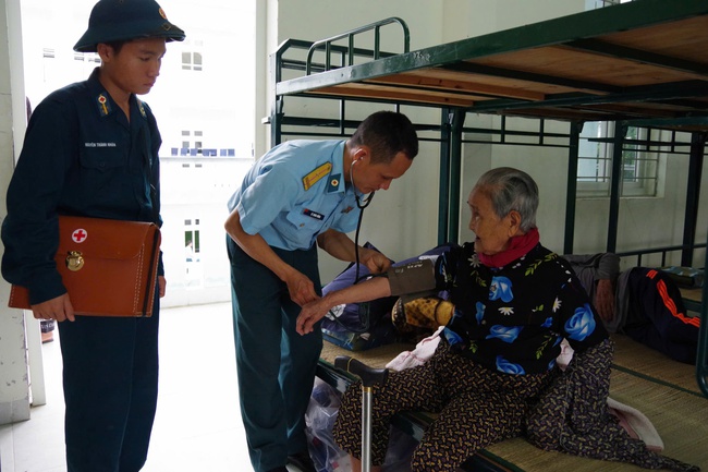 Sư đoàn 377 điểm tựa bình yên trong mưa lũ- Ảnh 3.