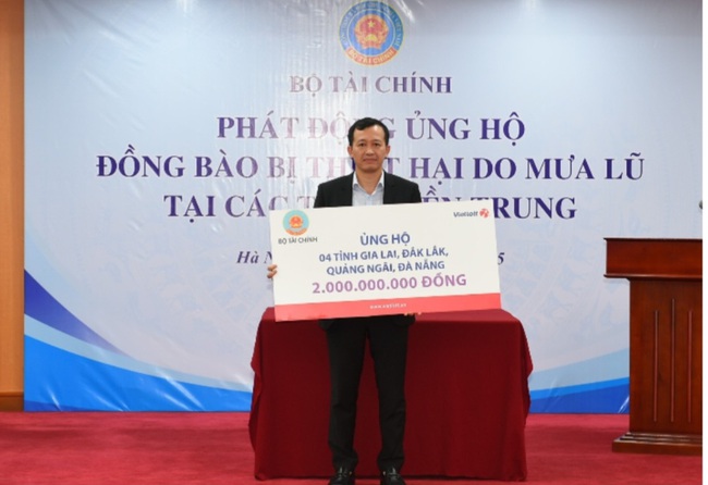 Ngoài quyên góp ủng hộ trong chương trình chung của Bộ Tài chính,

 Công ty Vietlott sẽ tiếp tục ủng hộ 2 tỷ đồng cho 4 tỉnh miền Trung.