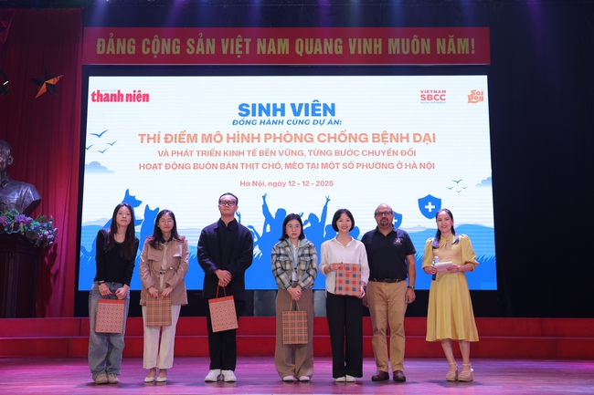 Sinh viên đồng hành cùng dự án Thí điểm mô hình phòng chống bệnh dại và phát triển kinh tế bền vững, từng bước chuyển đổi hoạt động buôn bán thịt chó, mèo tại một số phường ở Hà Nội- Ảnh 5.