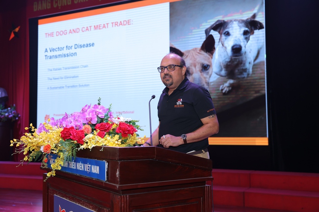 Sinh viên đồng hành cùng dự án Thí điểm mô hình phòng chống bệnh dại và phát triển kinh tế bền vững, từng bước chuyển đổi hoạt động buôn bán thịt chó, mèo tại một số phường ở Hà Nội- Ảnh 3.