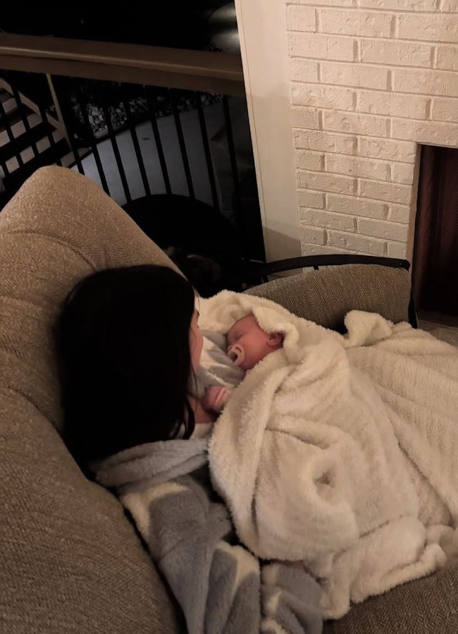 MXH b&ugrave;ng nổ tranh c&atilde;i v&igrave; 1 c&acirc;u n&oacute;i "nu&ocirc;i con mới hiểu l&ograve;ng cha mẹ": Khi y&ecirc;u cầu gi&aacute;c ngộ v&agrave; mong muốn cảm th&ocirc;ng va v&agrave;o nhau- Ảnh 4.