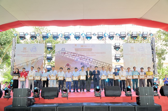 Học viện Phòng không-Không quân đoạt giải Ba toàn đoàn cuộc thi Olympic Vật lý sinh viên toàn quốc lần thứ XXVII- Ảnh 1.