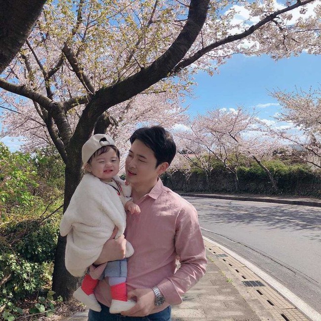 Những &ocirc;ng bố thuộc con gi&aacute;p n&agrave;y cực kỳ hợp với em b&eacute; B&iacute;nh Ngọ 2026: Con đến, mọi việc đều h&agrave;i h&ograve;a, c&ocirc;ng việc th&ocirc;ng thuận hơn- Ảnh 1.