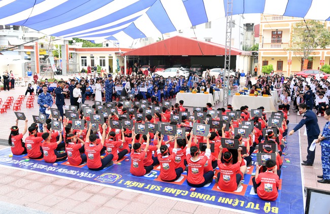 S&ocirc;i nổi cuộc thi "Em y&ecirc;u biển, đảo qu&ecirc; hương" tại Hải Ph&ograve;ng- Ảnh 3.
