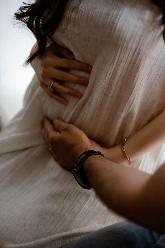 Những người phụ nữ đang v&agrave; sắp mang thai: &Aacute;p lực kh&ocirc;ng chỉ từ chuyện sinh đẻ m&agrave; c&ograve;n từ nỗi lo bị đ&agrave;o thải- Ảnh 1.