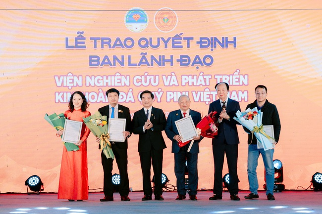 Khoa học v&agrave; chuẩn mực - Gi&aacute; trị cốt l&otilde;i trong ph&aacute;t triển Ng&agrave;nh Kim ho&agrave;n - Đ&aacute; qu&yacute; Việt Nam 
- Ảnh 3.
