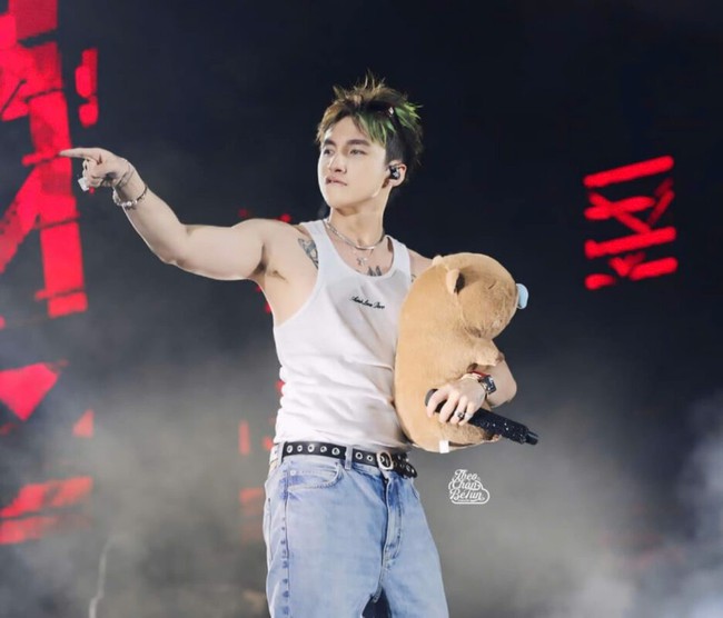 Sơn Tùng mang “túi ba gang” hơn 300 triệu đồng tặng fan 1 món quà cực đặc biệt- Ảnh 4. Sơn Tùng mang “túi ba gang” hơn 300 triệu đồng tặng fan 1 món quà cực đặc biệt- Ảnh 4.