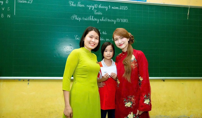 Nhàn như Hòa Minzy: Diễn Bắc Bling được “đội quân chưa mọc răng” hát “long trời lở đất” không trật nhịp nào- Ảnh 8. Nhàn như Hòa Minzy: Diễn Bắc Bling được “đội quân chưa mọc răng” hát “long trời lở đất” không trật nhịp nào- Ảnh 8.