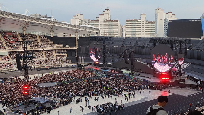H&igrave;nh ảnh concert buồn thiu n&oacute;i l&ecirc;n 1 sự thật về nh&oacute;m nữ từng lấn lướt BLACKPINK?- Ảnh 3.