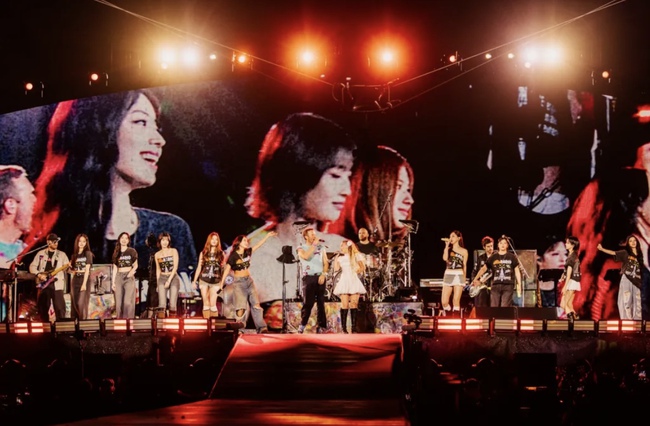 H&igrave;nh ảnh concert buồn thiu n&oacute;i l&ecirc;n 1 sự thật về nh&oacute;m nữ từng lấn lướt BLACKPINK?- Ảnh 6.