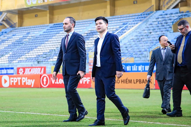 CLB Thái Nguyên T&T được phó chủ tịch Đỗ Vinh Quang thưởng nóng 500 triệu đồng- Ảnh 2. CLB Thái Nguyên T&T được phó chủ tịch Đỗ Vinh Quang thưởng nóng 500 triệu đồng- Ảnh 2.