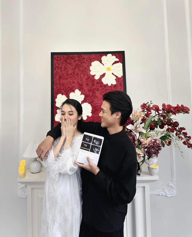 Quỳnh Lương nhí nhảnh đòi quà Tết Thiếu nhi từ ông xã đại gia, khoe bụng bầu 7 tháng sắp đẻ- Ảnh 2. Quỳnh Lương nhí nhảnh đòi quà Tết Thiếu nhi từ ông xã đại gia, khoe bụng bầu 7 tháng sắp đẻ- Ảnh 2.