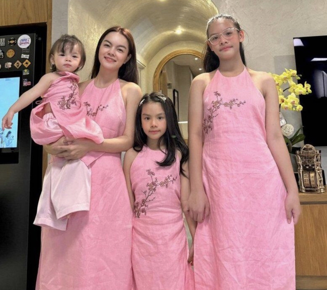 Phạm Quỳnh Anh khoe khoảnh khắc đời thường giản dị bên 3 Phạm Quỳnh Anh khoe khoảnh khắc đời thường giản dị bên 3