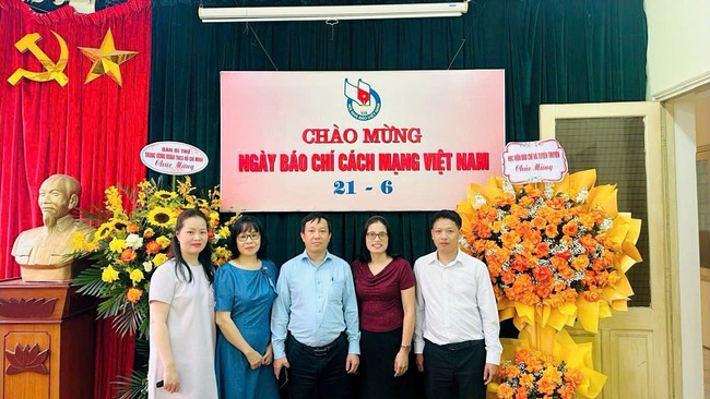 Tạp chí Thanh niên tổ chức kỷ niệm 100 năm Ngày Báo chí cách mạng Việt Nam- Ảnh 14. Tạp chí Thanh niên tổ chức kỷ niệm 100 năm Ngày Báo chí cách mạng Việt Nam- Ảnh 14.
