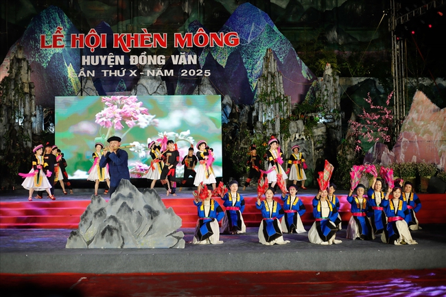 Hà Giang: Từ cao nguyên đá đến thương hiệu “điểm đến văn hóa khu vực hàng đầu châu Á”
- Ảnh 4. Hà Giang: Từ cao nguyên đá đến thương hiệu “điểm đến văn hóa khu vực hàng đầu châu Á”
- Ảnh 4.