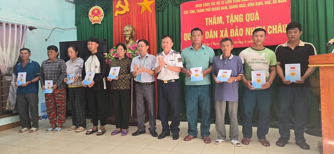 Lan tỏa nghĩa tình nơi xã Đảo Nhơn Châu
- Ảnh 5. Lan tỏa nghĩa tình nơi xã Đảo Nhơn Châu
- Ảnh 5.