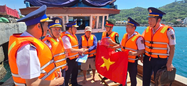 Lan tỏa nghĩa tình nơi xã Đảo Nhơn Châu
- Ảnh 7. Lan tỏa nghĩa tình nơi xã Đảo Nhơn Châu
- Ảnh 7.
