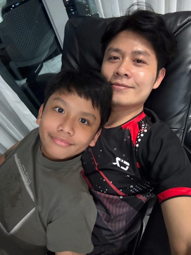 Hết bị bình rượu mơ rồi đến cậu quý tử xát muối vào tim, hot dad Nguyễn Văn Chung lại 1 lần nữa phát hiện sự thật Hết bị bình rượu mơ rồi đến cậu quý tử xát muối vào tim, hot dad Nguyễn Văn Chung lại 1 lần nữa phát hiện sự thật
