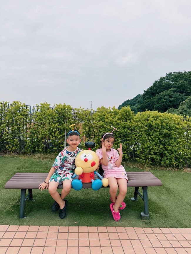 Cho con nghỉ hè theo phong cách đại gia: Hằng Túi đưa cả 5 con đi Nhật, có chồng thứ ba hộ tống đi khắp nơi- Ảnh 7. Cho con nghỉ hè theo phong cách đại gia: Hằng Túi đưa cả 5 con đi Nhật, có chồng thứ ba hộ tống đi khắp nơi- Ảnh 7.