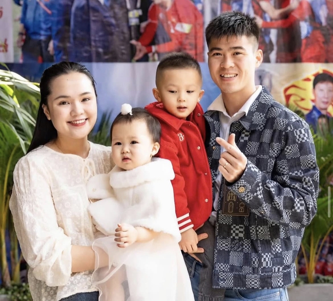 Quỳnh Anh - vợ tiểu thư của cầu thủ Duy Mạnh bỗng dưng 