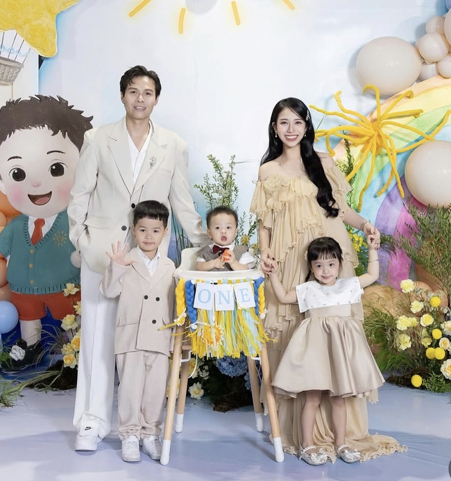 Vừa thông báo đi sinh lần thứ 4, ái nữ nhà đại gia Minh Nhựa tiếp tục khoe tiệc đầy tháng của con khiến dân tình bối rối- Ảnh 1. Vừa thông báo đi tại hi88 lần thứ 4, ái nữ nhà đại gia Minh Nhựa tiếp tục khoe tiệc đầy tháng của con khiến dân tình bối rối- Ảnh 1.