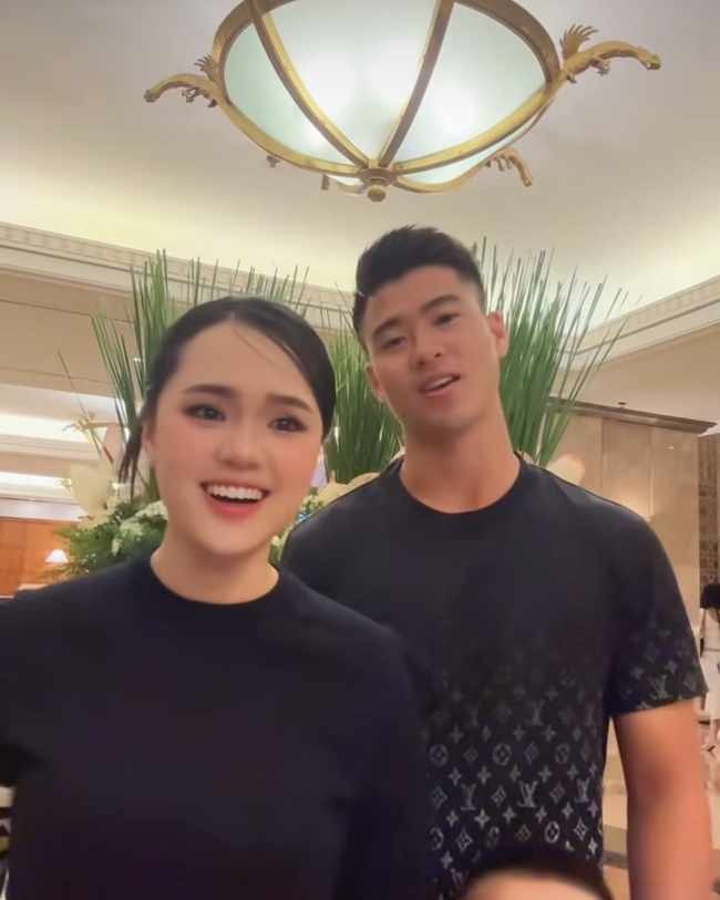 Quỳnh Anh - vợ tiểu thư của cầu thủ Duy Mạnh bỗng dưng 