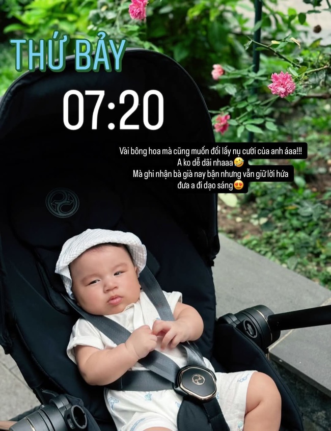 Dù bận bịu nhưng mẹ Mai Ngọc vẫn cho bé Panda đi dạo sáng sớm trên chiếc siêu xe giá Dù bận bịu nhưng mẹ Mai Ngọc vẫn cho bé Panda đi dạo sáng sớm trên chiếc siêu xe giá