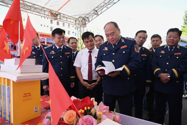 Sẵn sàng tạo bước đột phá, chuyển mình trong thời kỳ mới - Ảnh 3. Sẵn sàng tạo bước đột phá, chuyển mình trong thời kỳ mới - Ảnh 3.