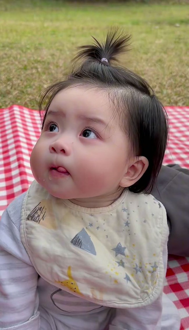 Con đang ngoan bỗng Con đang ngoan bỗng