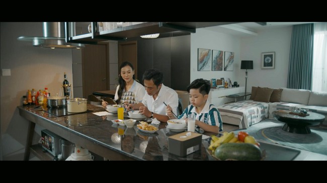 Phương Oanh tái hợp Doãn Quốc Đam trong phim "Gió ngang khoảng trời xanh"- Ảnh 3. Phương Oanh tái hợp Doãn Quốc Đam trong phim "Gió ngang khoảng trời xanh"- Ảnh 3.