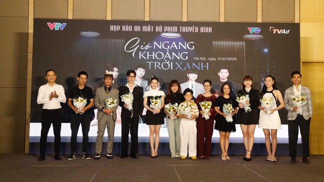 Phương Oanh tái hợp Doãn Quốc Đam trong phim "Gió ngang khoảng trời xanh"- Ảnh 1. Phương Oanh tái hợp Doãn Quốc Đam trong phim "Gió ngang khoảng trời xanh"- Ảnh 1.