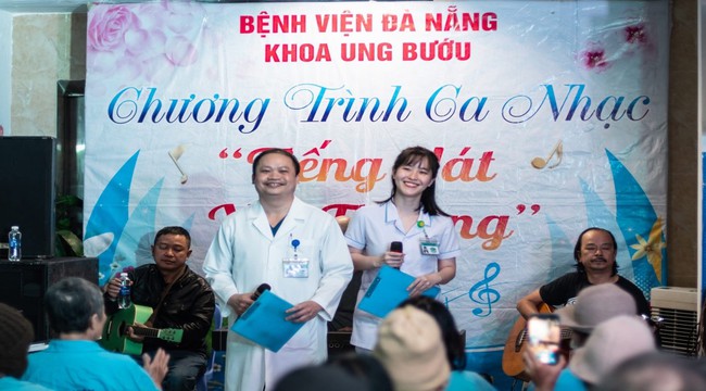  "Tiếng hát yêu thương" - mô hình dân vận khéo lan tỏa yêu thương, tiếp thêm hy vọng giữa lòng bệnh viện- Ảnh 1.
