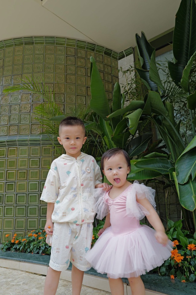 Mừng sinh nhật con gái 2 tuổi, vợ chồng cầu thủ Duy Mạnh khiến dân mạng cười nghiêng ngả vì ảnh hài hước của bé Cony- Ảnh 6. Mừng sinh nhật con gái 2 tuổi, vợ chồng cầu thủ Duy Mạnh khiến dân mạng cười nghiêng ngả vì ảnh hài hước của bé bong da ket qua truc tiep- Ảnh 6.