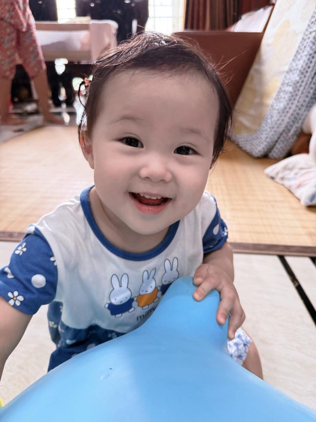Mừng sinh nhật con gái 2 tuổi, vợ chồng cầu thủ Duy Mạnh khiến dân mạng cười nghiêng ngả vì ảnh hài hước của bé Cony- Ảnh 4. Mừng sinh nhật con gái 2 tuổi, vợ chồng cầu thủ Duy Mạnh khiến dân mạng cười nghiêng ngả vì ảnh hài hước của bé bong da ket qua truc tiep- Ảnh 4.