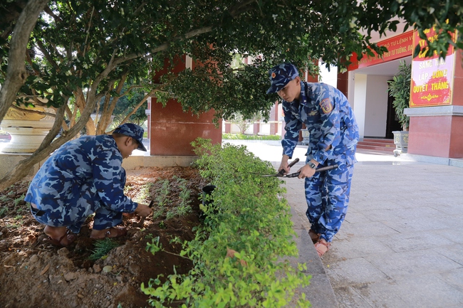 Tuổi trẻ Vùng Cảnh sát biển 4: Xung kích, sáng tạo, hoàn thành tốt mọi nhiệm vụ được giao
- Ảnh 4. Tuổi trẻ Vùng Cảnh sát biển 4: Xung kích, sáng tạo, hoàn thành tốt mọi nhiệm vụ được giao
- Ảnh 4.