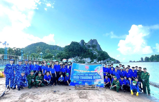 Tuổi trẻ Vùng Cảnh sát biển 4: Xung kích, sáng tạo, hoàn thành tốt mọi nhiệm vụ được giao
- Ảnh 3. Tuổi trẻ Vùng Cảnh sát biển 4: Xung kích, sáng tạo, hoàn thành tốt mọi nhiệm vụ được giao
- Ảnh 3.