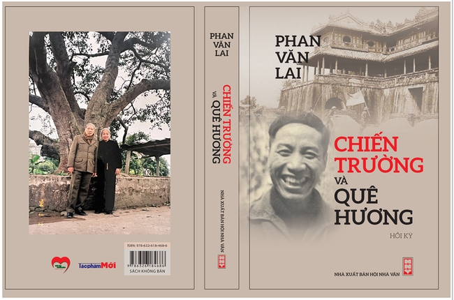 Trao tặng 8 di ảnh “Tự hào Công an Nhân dân Việt Nam” và giới thiệu cuốn Hồi ký “Chiến trường và Quê hương”- Ảnh 2. Trao tặng 8 di ảnh “Tự hào Công an Nhân dân Việt Nam” và giới thiệu cuốn Hồi ký “Chiến trường và Quê hương”- Ảnh 2.
