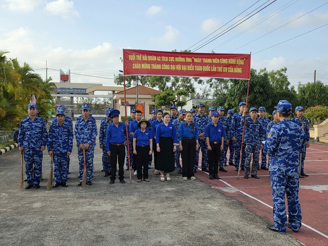 Tuổi trẻ Bộ Tư lệnh V&ugrave;ng Cảnh s&aacute;t biển 4: S&ocirc;i nổi c&aacute;c hoạt động Ng&agrave;y Thanh ni&ecirc;n c&ugrave;ng h&agrave;nh động- Ảnh 2.
