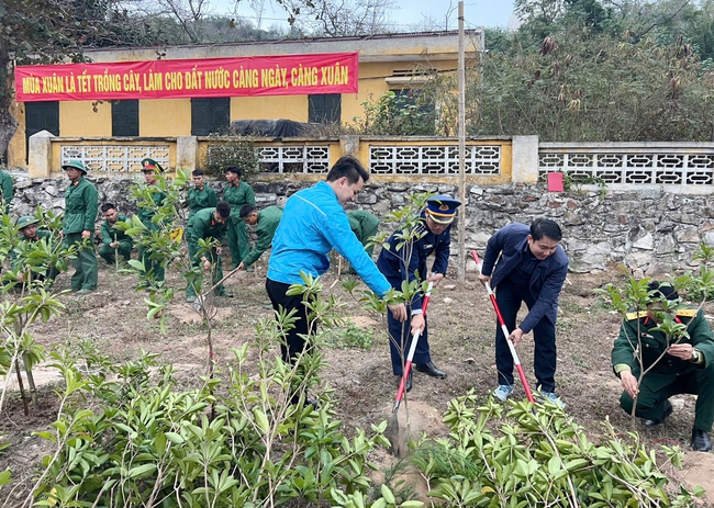 Tết sớm c&ugrave;ng qu&acirc;n v&agrave; d&acirc;n đặc khu Bạch Long Vĩ


- Ảnh 6.