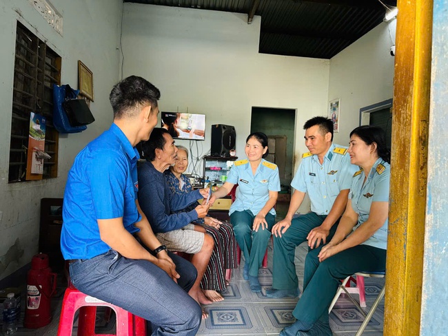 "Ng&agrave;y Thanh ni&ecirc;n c&ugrave;ng h&agrave;nh động" ch&agrave;o mừng th&agrave;nh c&ocirc;ng Đại hội Đại biểu to&agrave;n quốc lần thứ XIV của Đảng- Ảnh 4.
