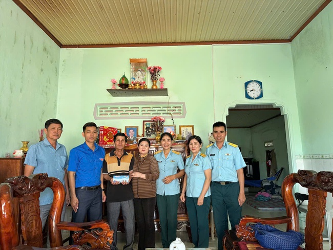 "Ng&agrave;y Thanh ni&ecirc;n c&ugrave;ng h&agrave;nh động" ch&agrave;o mừng th&agrave;nh c&ocirc;ng Đại hội Đại biểu to&agrave;n quốc lần thứ XIV của Đảng- Ảnh 5.