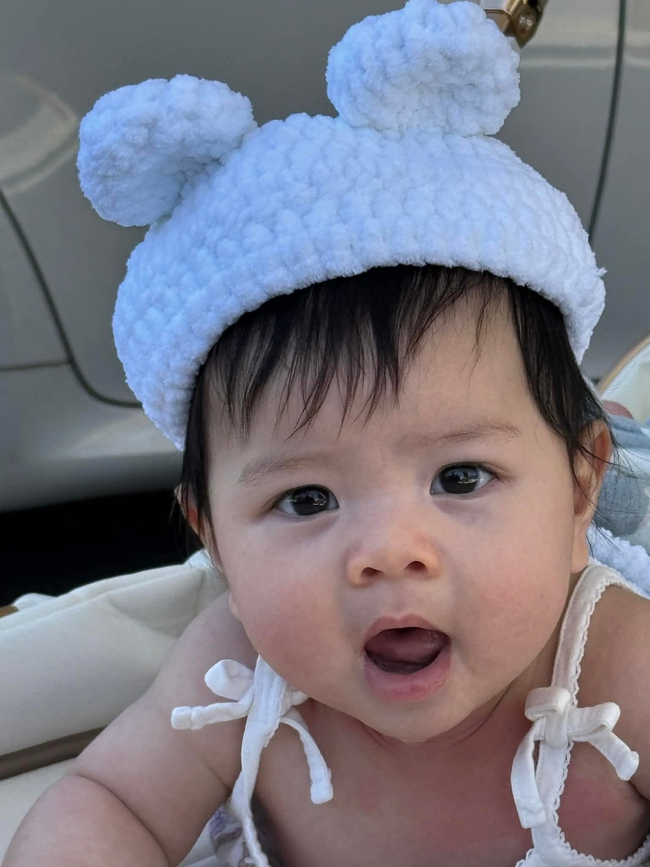 Em b&eacute; Coco - ch&aacute;u ngoại c&ocirc; Văn Th&ugrave;y Dương c&oacute; 1 đặc điểm cực kỳ đặc biệt ngay từ khi mới sinh ra- Ảnh 2.