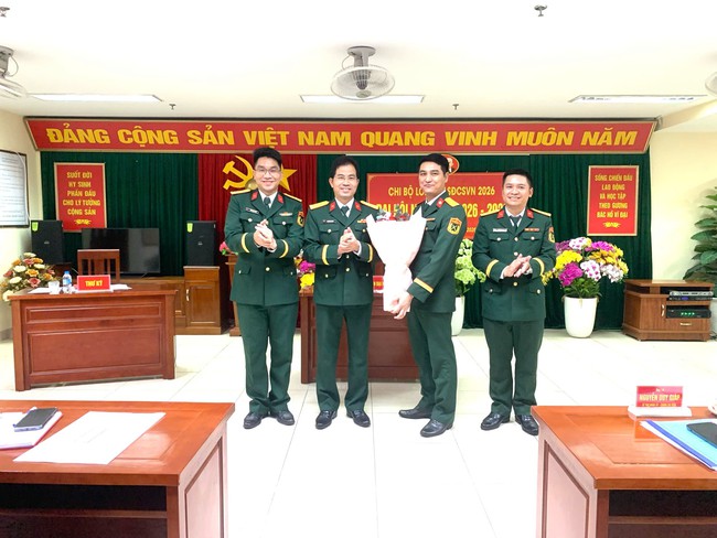 Chi bộ lớp cao học Lịch sử Đảng l&atilde;nh đạo triển khai hiệu quả hai đột ph&aacute; nhiệm kỳ 2026-2028- Ảnh 7.